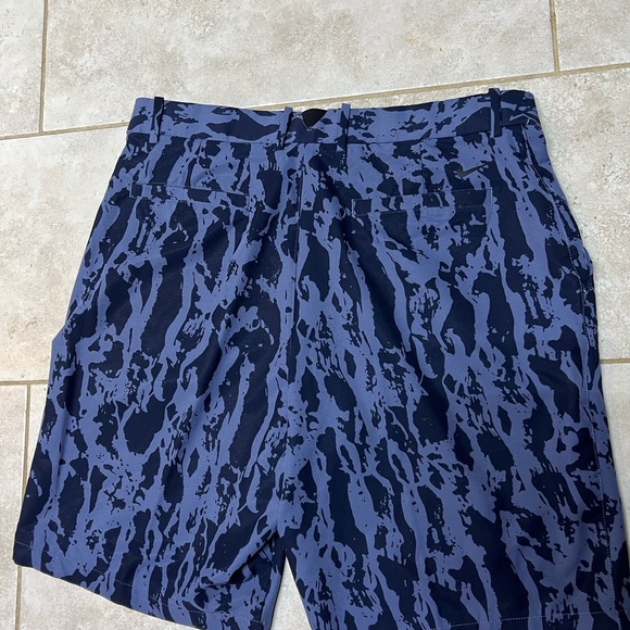 1 pair NEW Mens $70 NIKE Dri Fit Hybrid 10.5 Camo Golf Short CU9411-003 size 36 - Picture 7 of 10